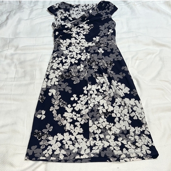 👉AMERICAN LIVING FLORAL FAUX WRAP DRESS ~MIDI ~BLK GRY WHT ~SIZE:8 - Picture 5 of 7